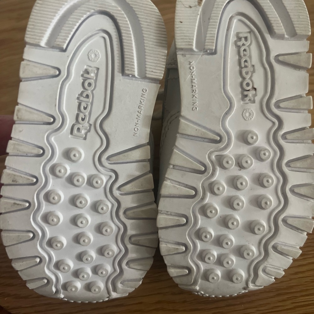 Toddler Reebok shoes - Picture 3 of 4
